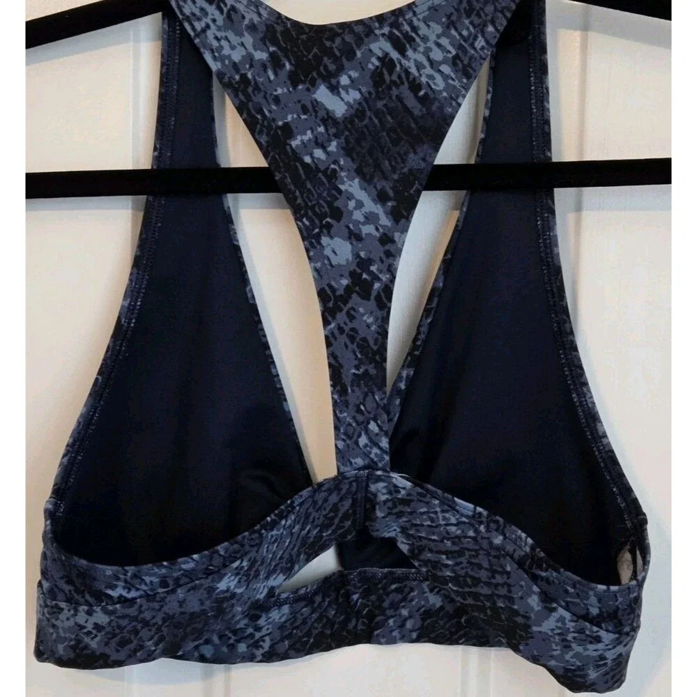 Victoria's Secret PINK Ultimate Twist Front Sports Bra Blue Snake - Size M